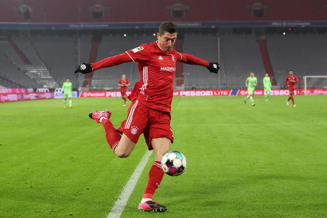 事件升级！空姐跪地引发行业关注，涉事乘客将面临麻烦